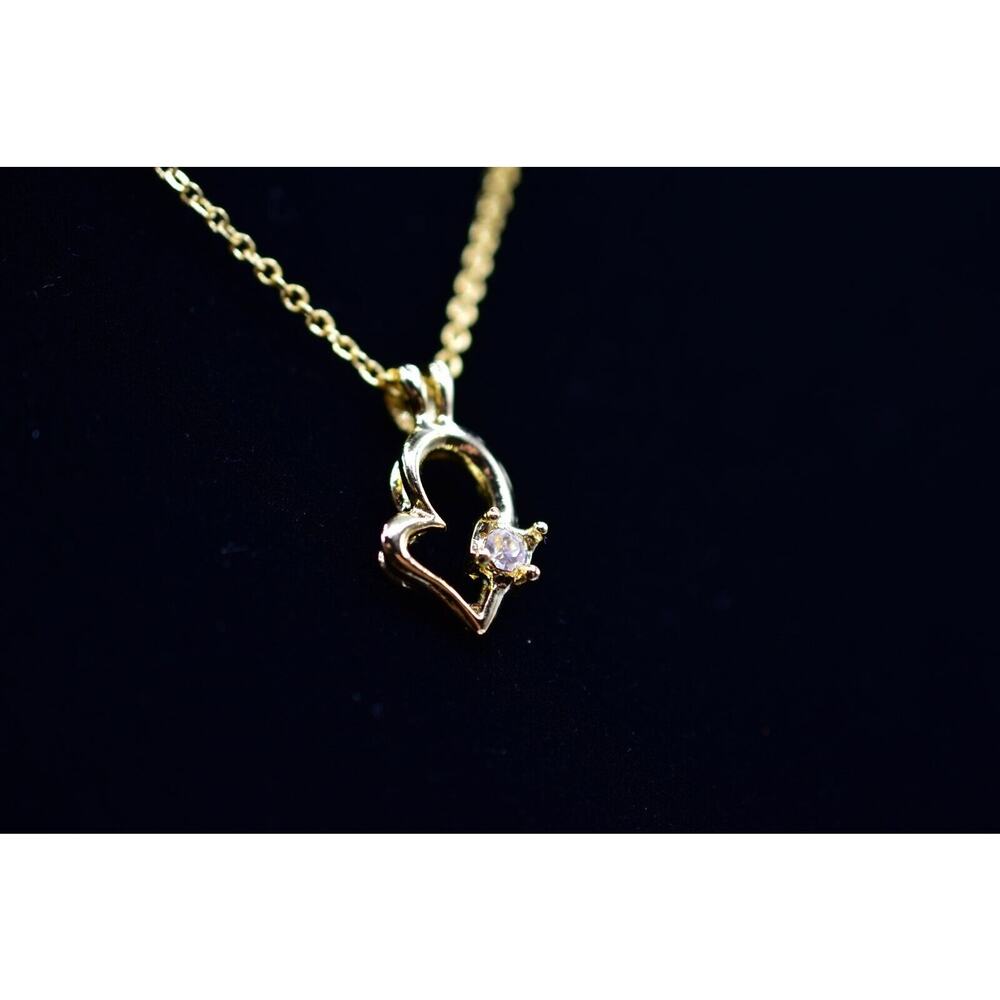 Vintage Heart Pendant Necklace Gold Tone Chain Valentine Gift For Her 90s Bin7